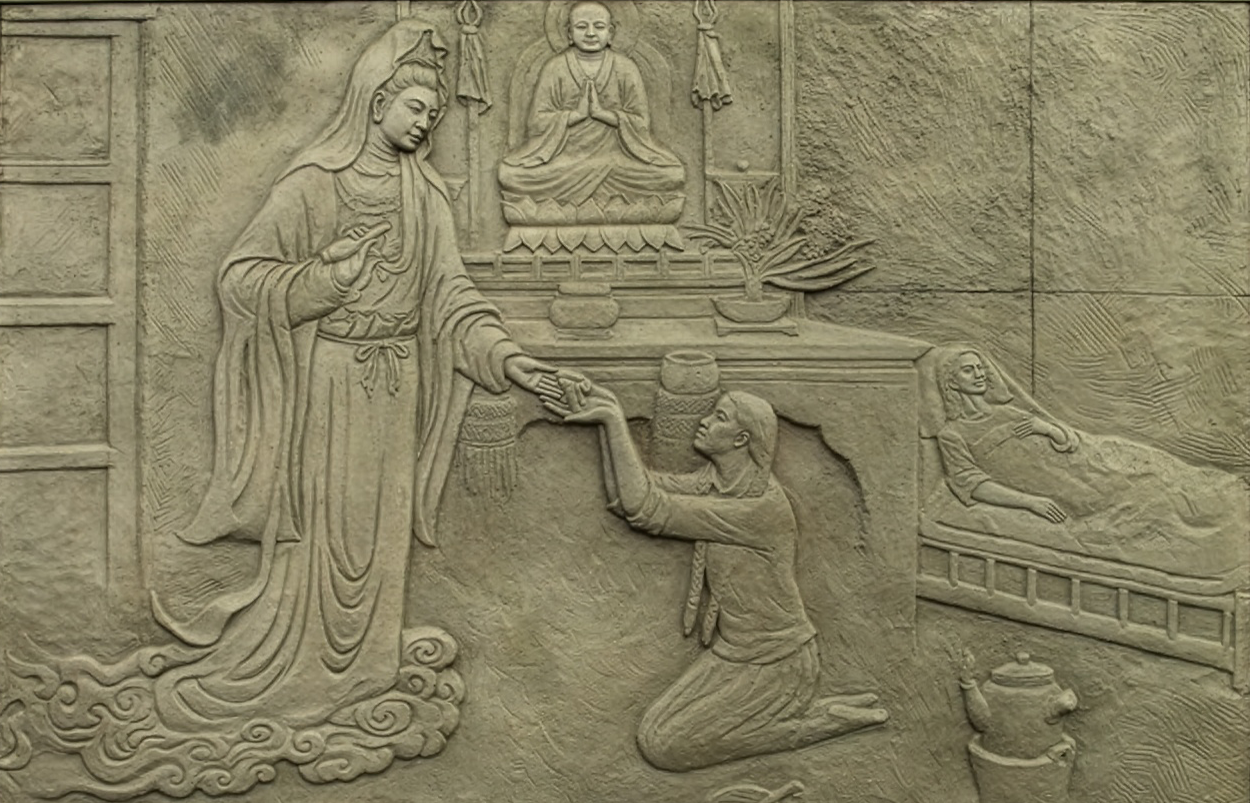 上人出家前，曾於發願茹素、減壽為病中的母親祈福後，連續三天夢見觀世音菩薩賜藥。夢中場景竟是後來掛單的普明寺。證嚴上人開示：「夢境有時是投射心之所想，所以，我們心中要常常培養著善知、善見，哪怕是晚上也要培養好夢。這個夢也許是過去生中我們曾經歷過，也許是這一生中的因緣，是將來要扮演的也說不定。我們的人生來來去去，上臺、下臺，總是因、緣、果、報，永遠都是連結在一起。」（攝影：蕭嘉明）