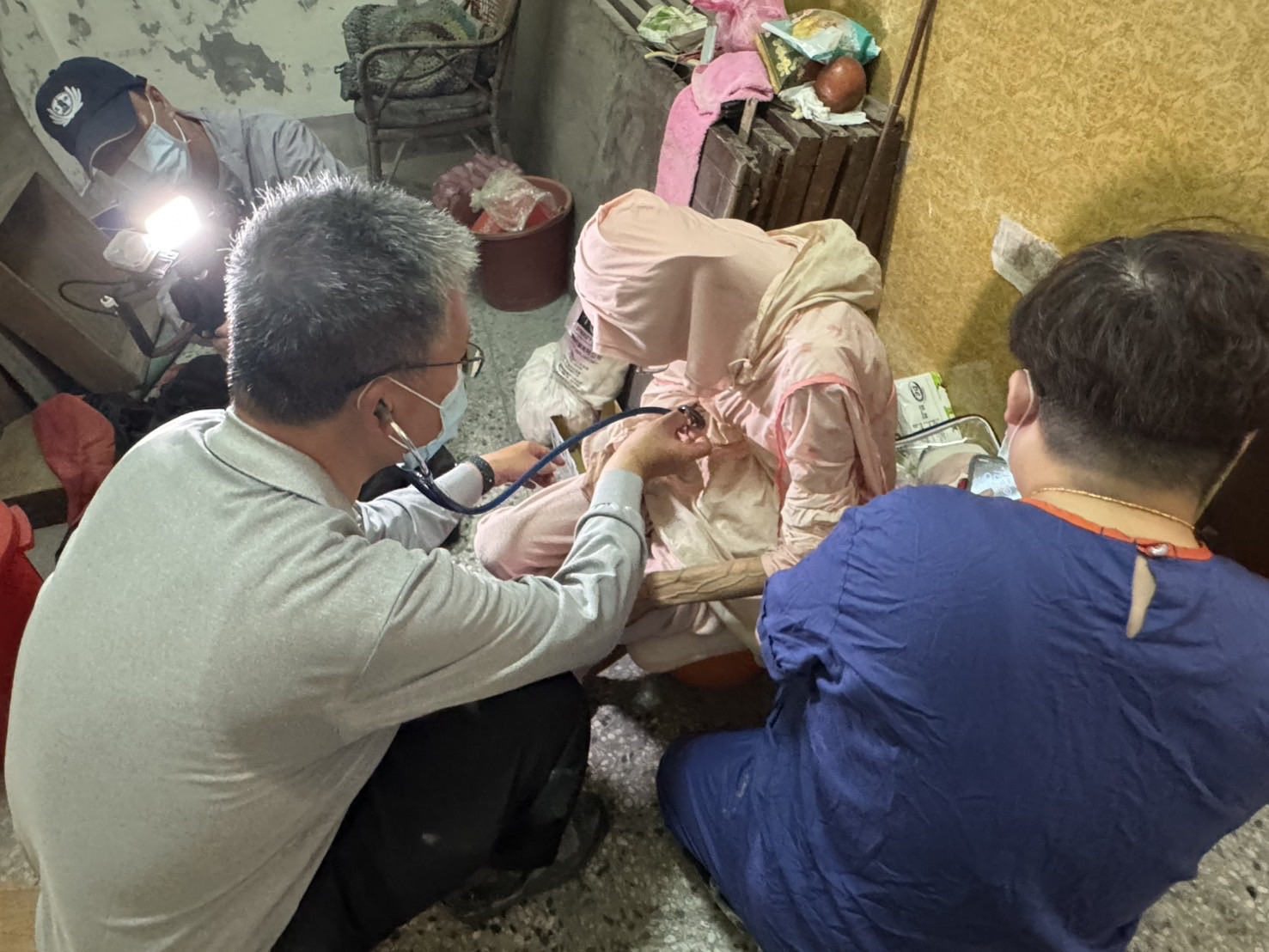 花慈加開第三醫療站 白衣超人滾動式守護光復居民、志工