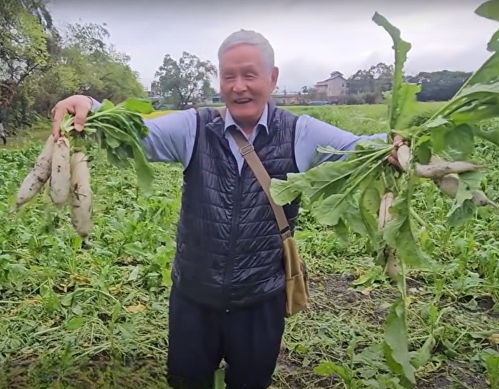 面對馬太鞍溪洪災,慈濟於花蓮光復鄉推動農田復育計畫。計畫結合生態工法與科學評估,不僅協助農友將淤積劣地轉為沃土,更重要的是,讓土地的修復,成為安定人心、重建生活的溫暖起點。